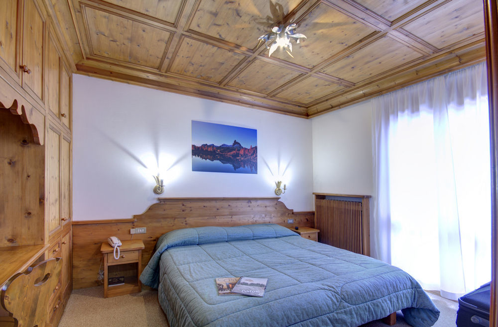 Hotel Al Larin Cortina dʼAmpezzo Kültér fotó